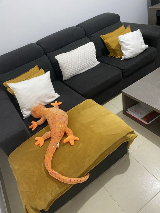 Venho 4 Artigos de mobilia em bom estado