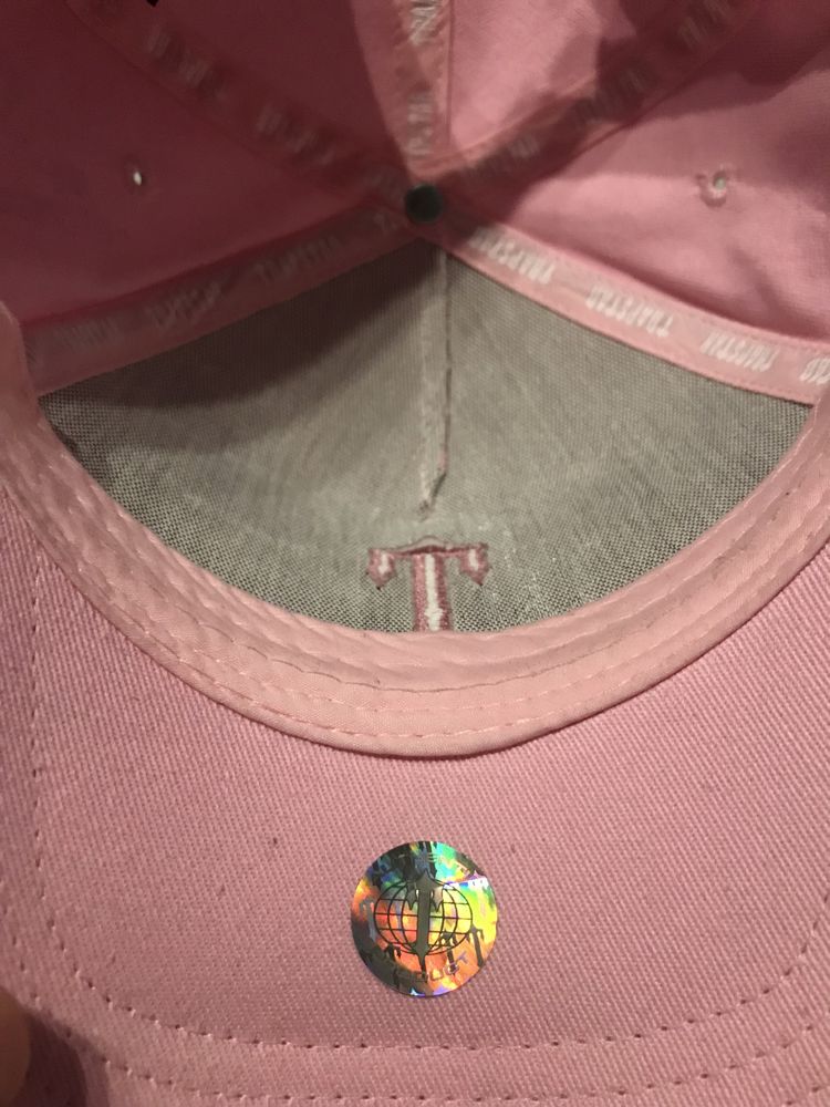 Rozowa czapka trapsar