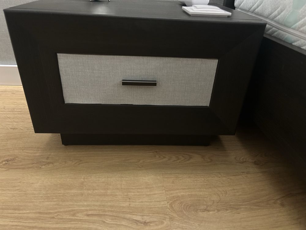 Łóżko 160x200 z materacem i szafką nocną(nakastlikiem)