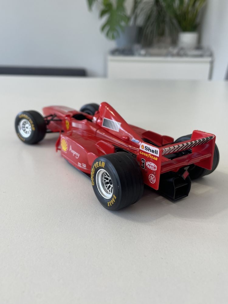 Model F1 Ferrari F300 Schumacher 1/24 Bburago Italy Formuła 1 Bolid