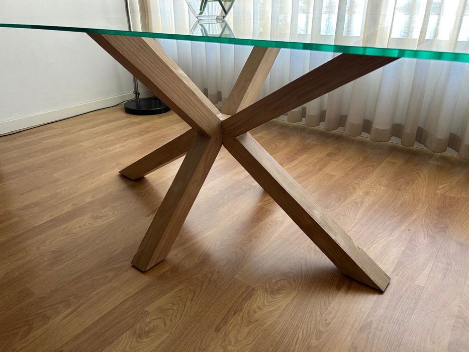 Mesa de jantar com tampo de vidro