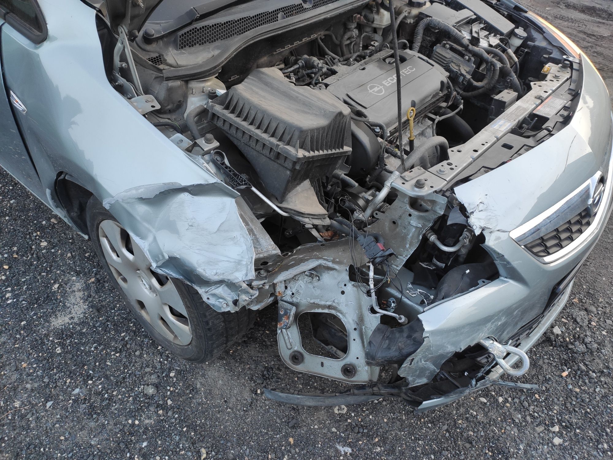 Opel Astra J 1.6b uszkodzony