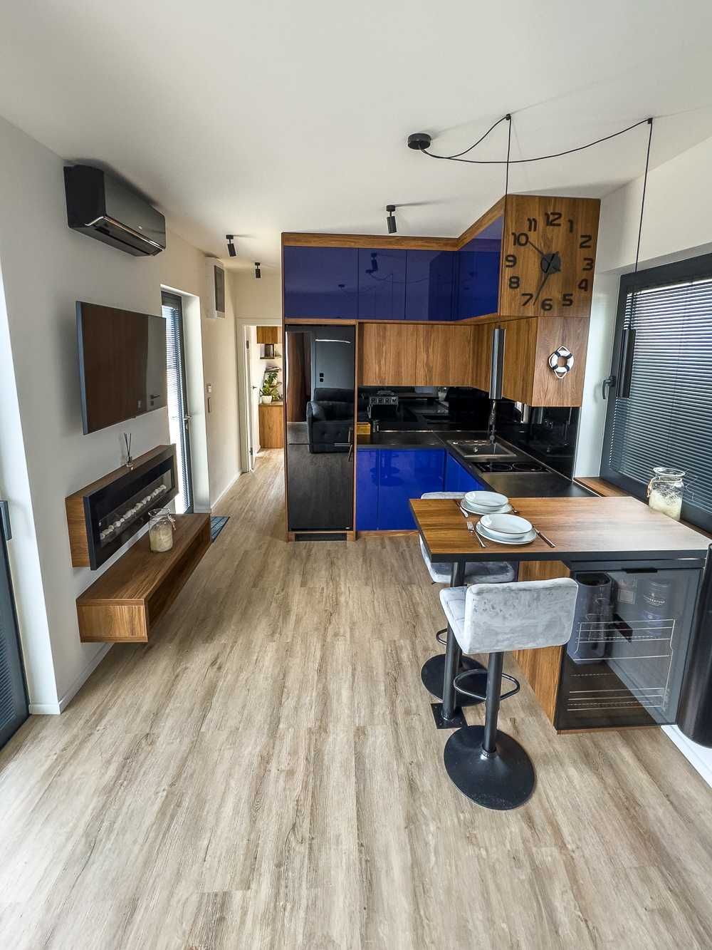 HOUSEBOAT PREMIUM 12m, pełna konstrukcja stalowa, z miejscem w marinie