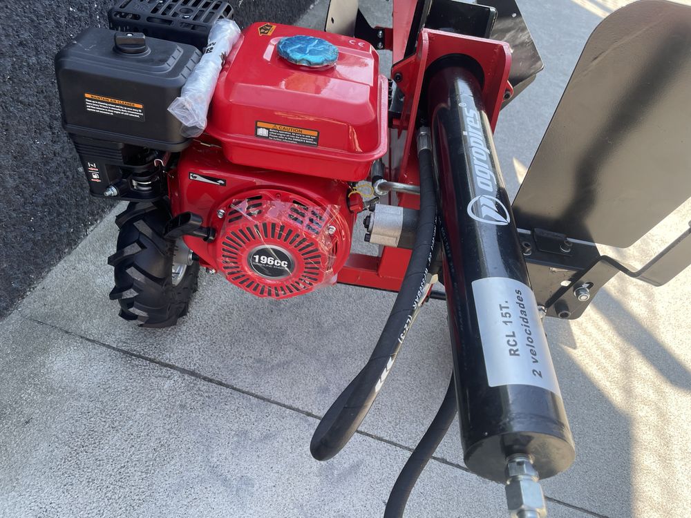 RAchador de lenha a gasolina 15 ton.