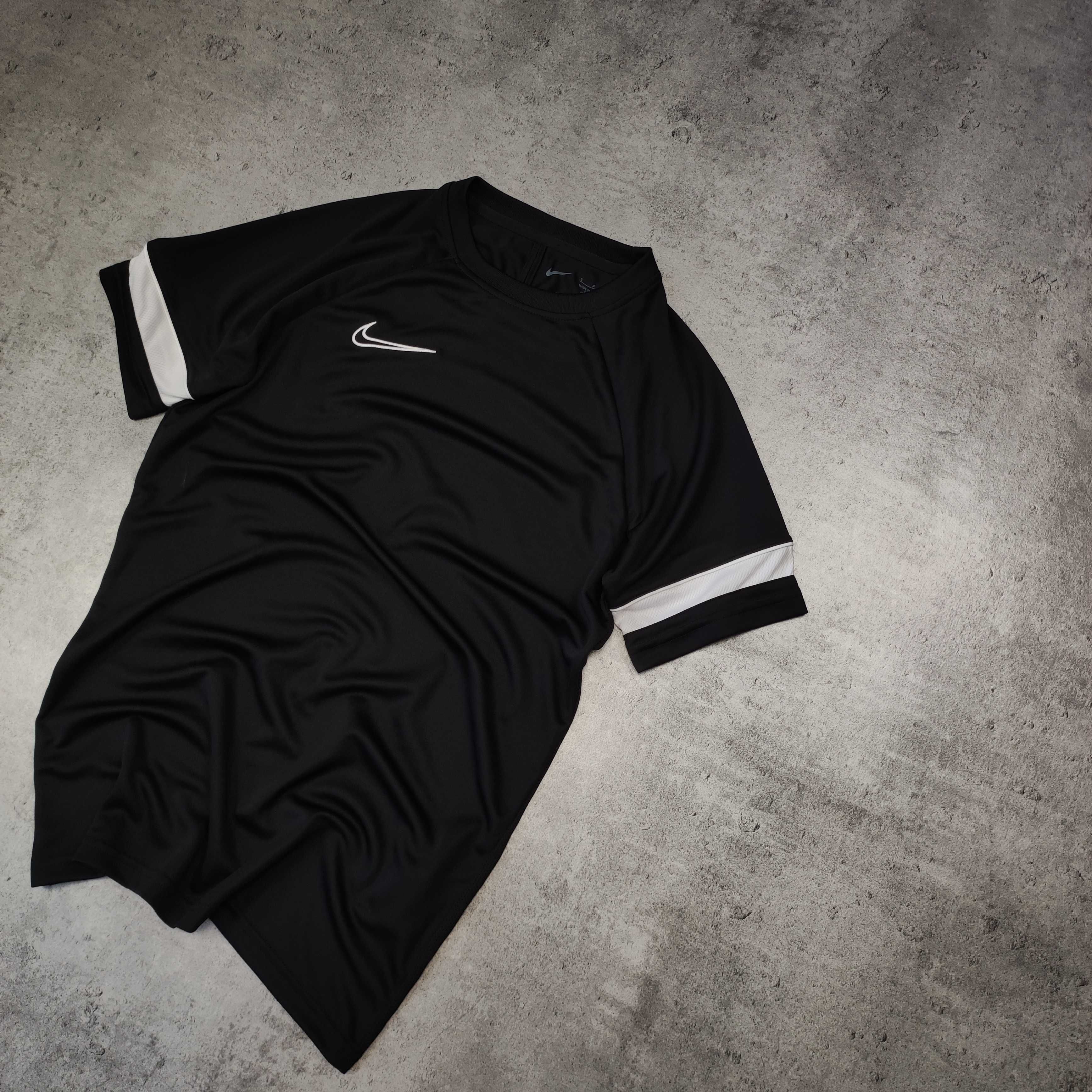 MĘSKA Koszulka Sportowa Nike Czarna Małe Logo Haft Dri-Fit Treningowa