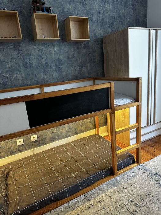 Beliche em madeira IKEA modelo Kura