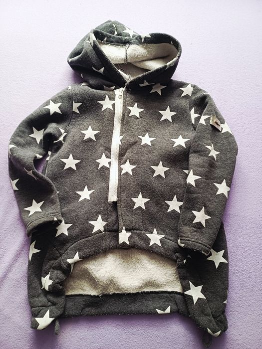 Szara bluza z gwiazdkami