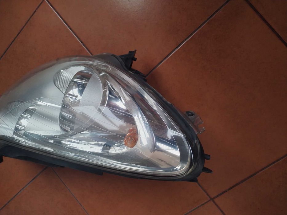 Optica direita / Opel Corsa D