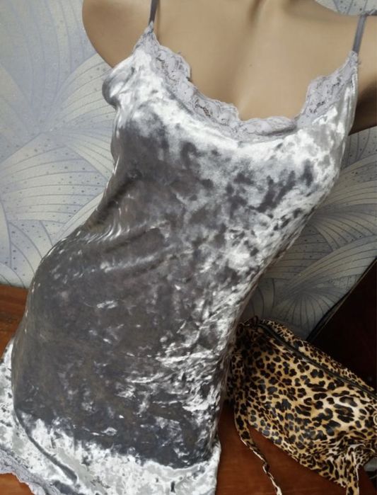 Нічна сорочка ночнушка велюрова сіра міні з кружевом