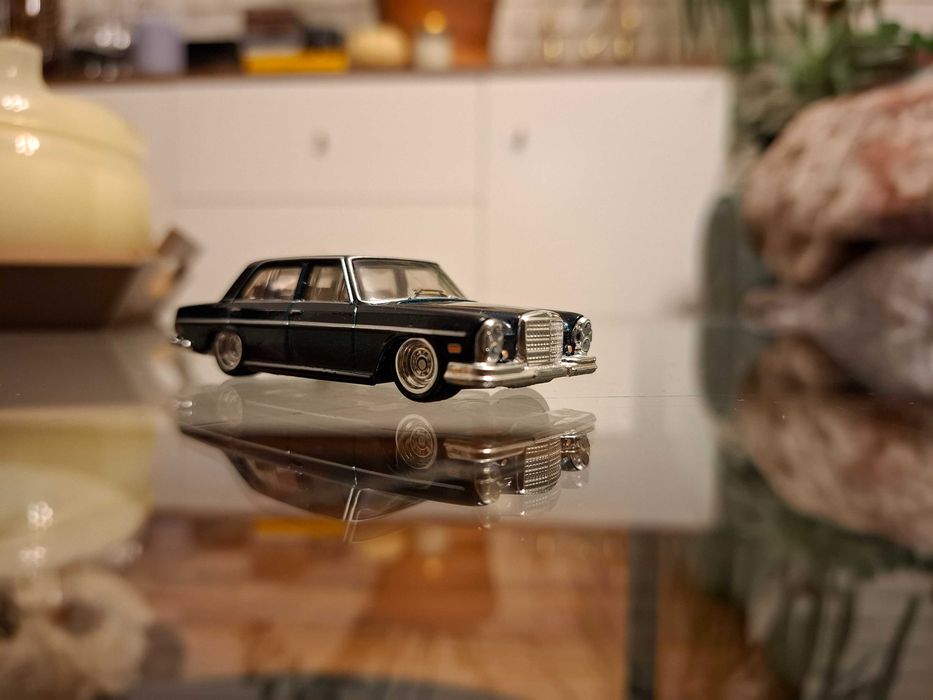 Hot Wheels Premium Mercedes 280 SEL