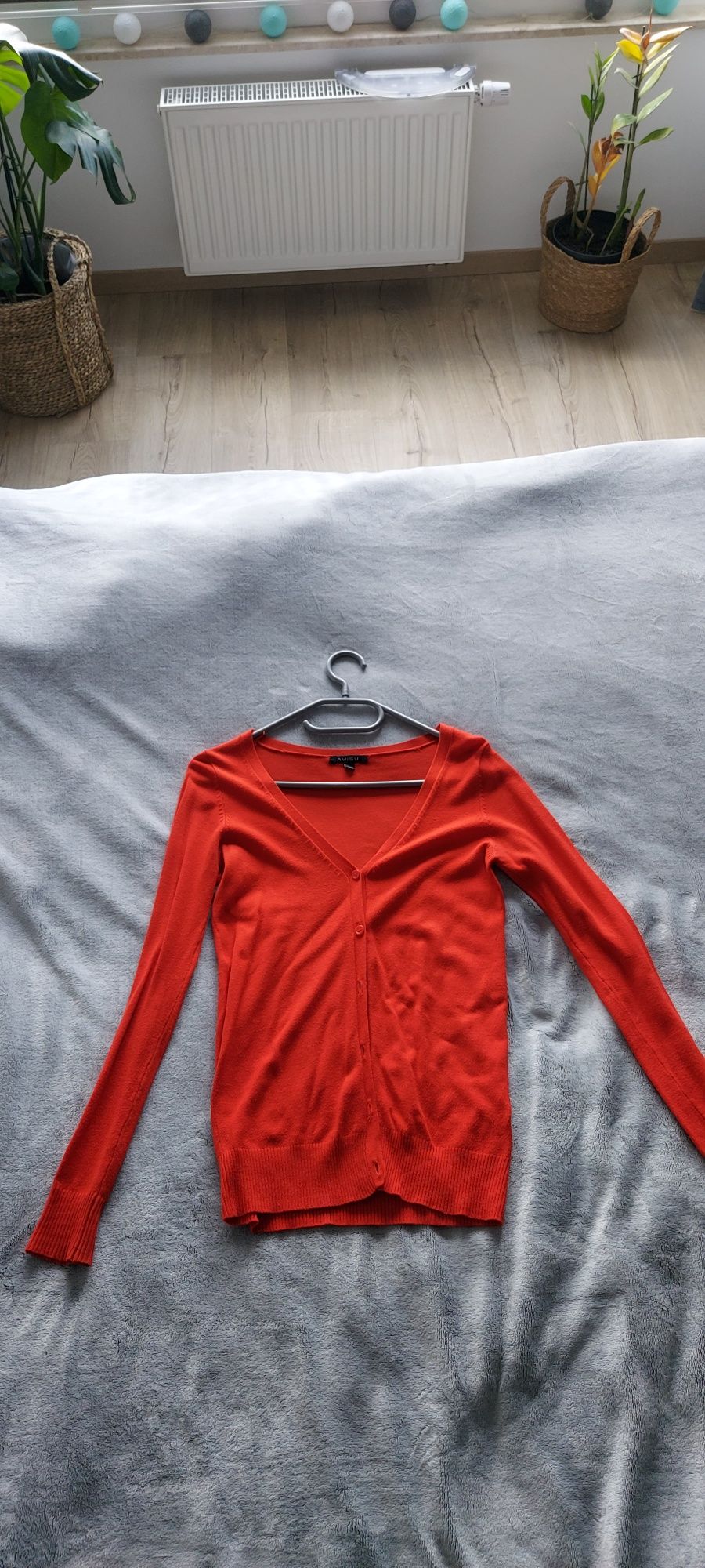 Czerwony sweterek sweter