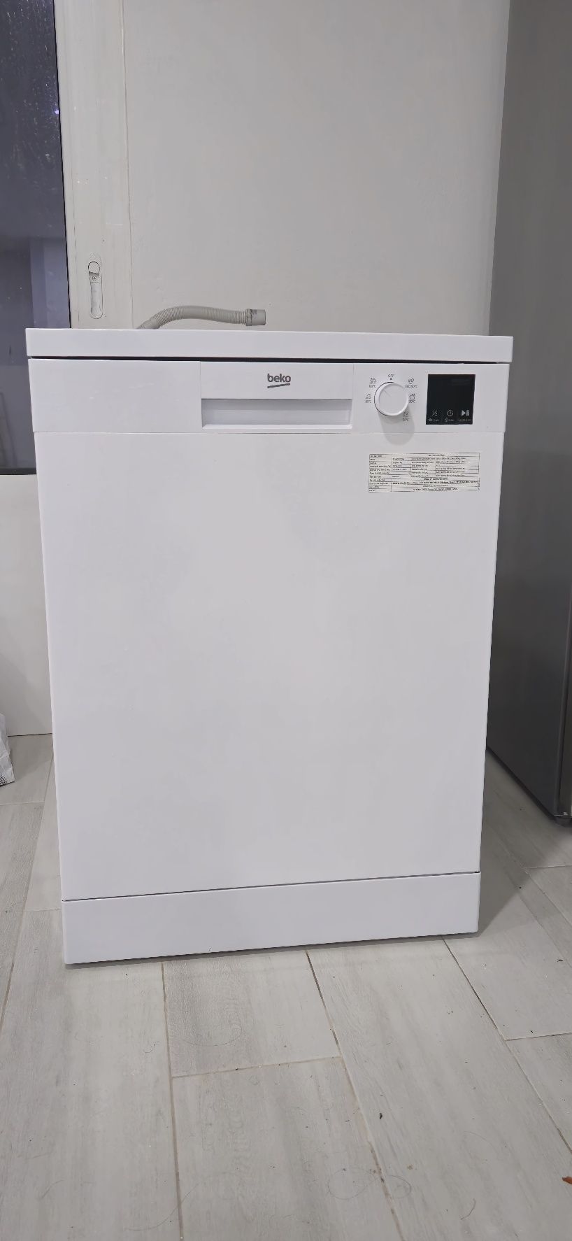 Máquina de Lavar Loiça BEKO DVN05320W (13 Conjuntos) - Com garantia