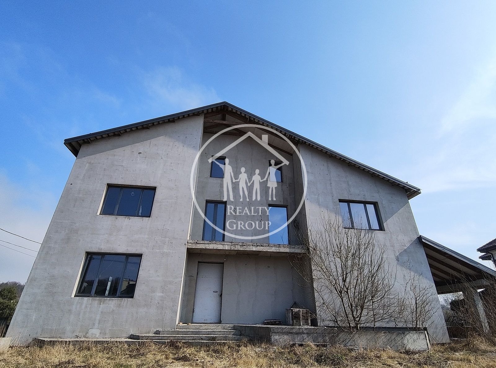 Ціну знижено! ТЕРМІНОВО! Продається будинок з басейном