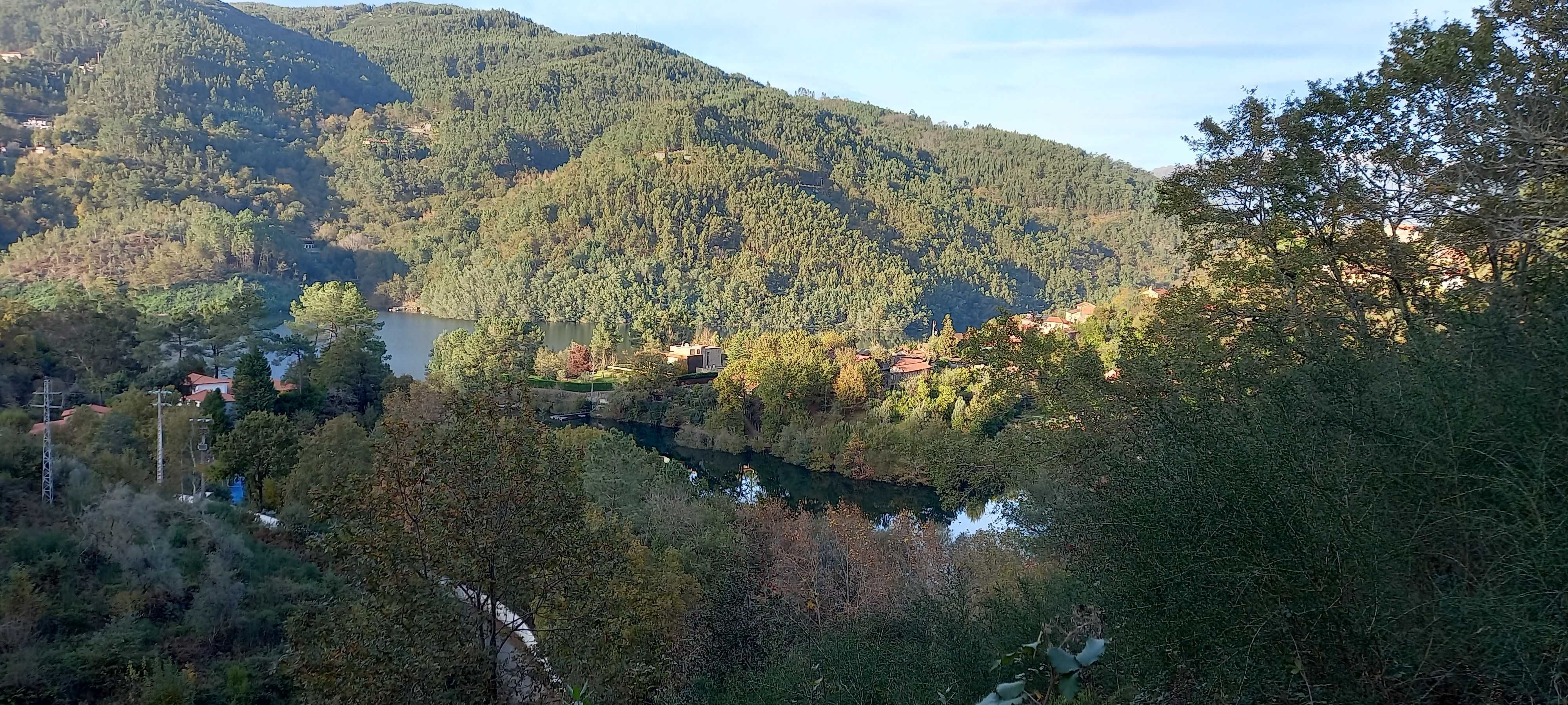 Terreno junto água na Caniçada, Gerês