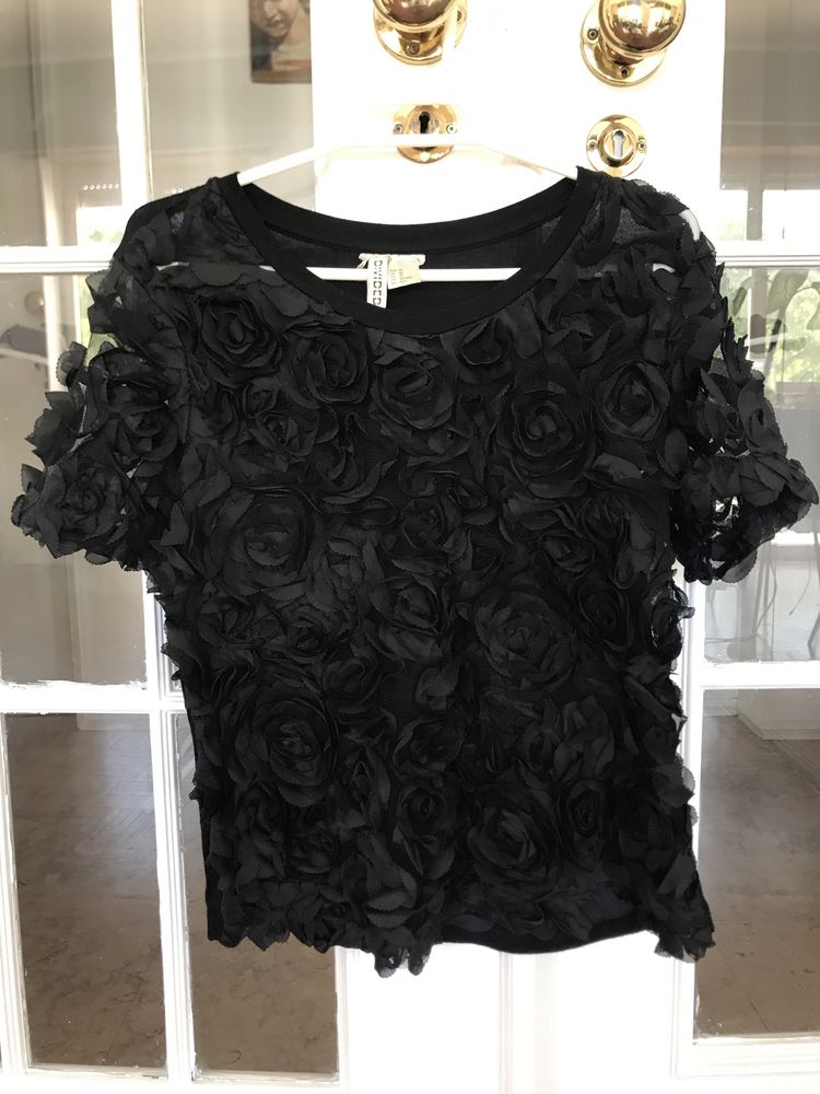 Blusa preta flores H&M