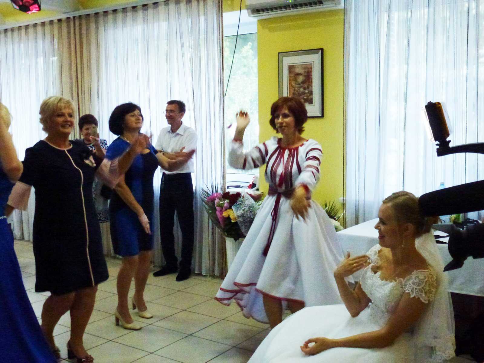 Тамада Ведуча на весілля ювілей 1 рік музика світло