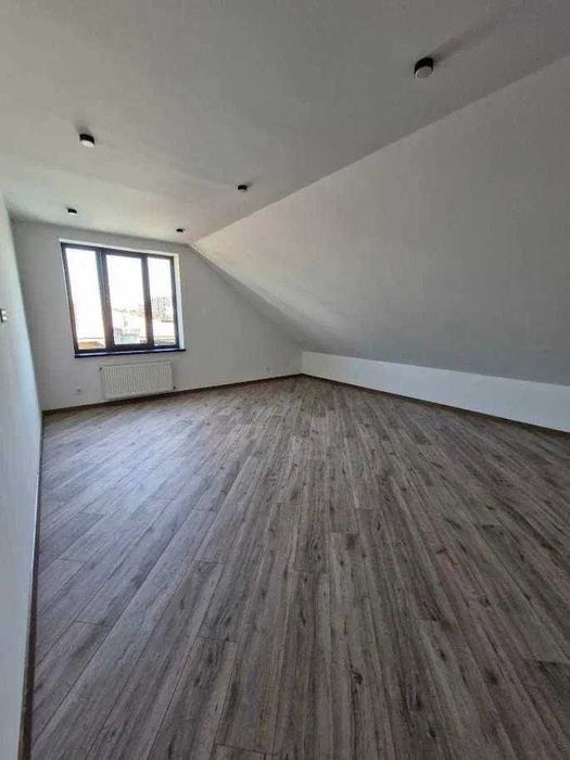 Продаж будинку на вул. Зубрицького