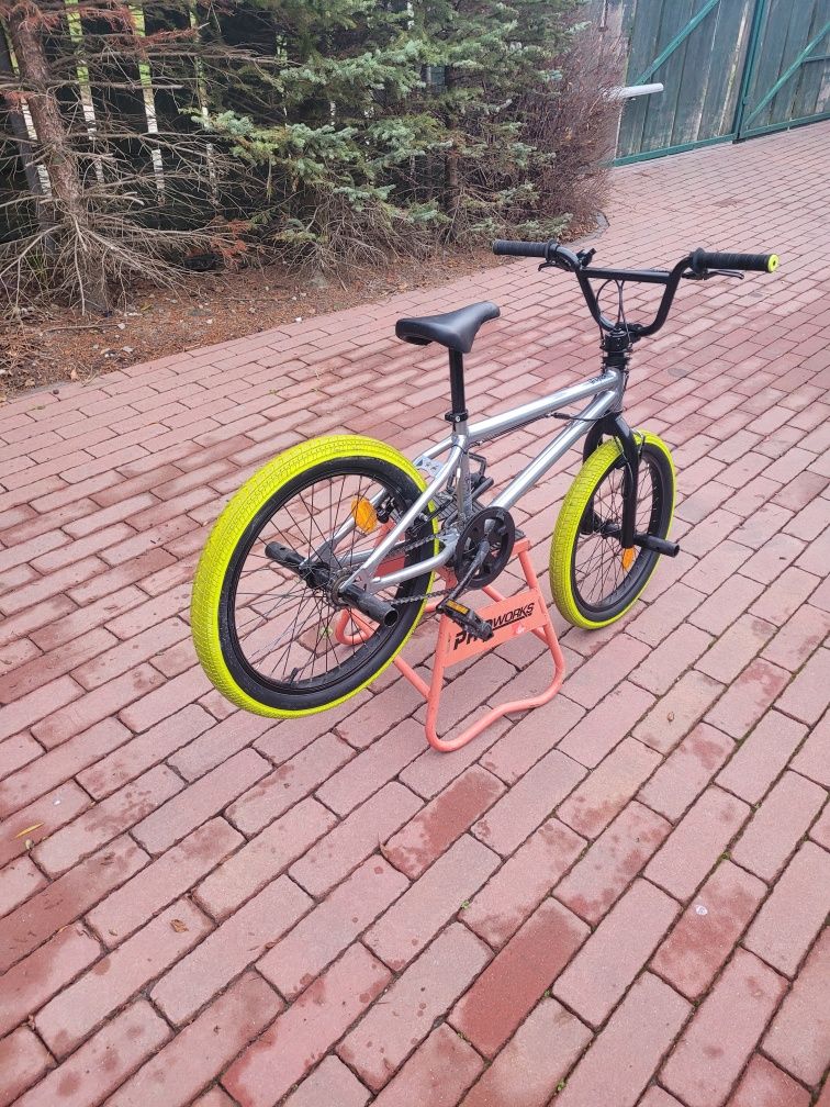 Rower BMX w stanie idealnym