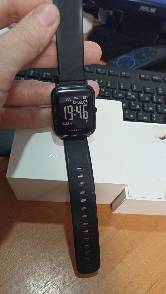 Amazfit bip ,GPS, Чохли,хороший стан