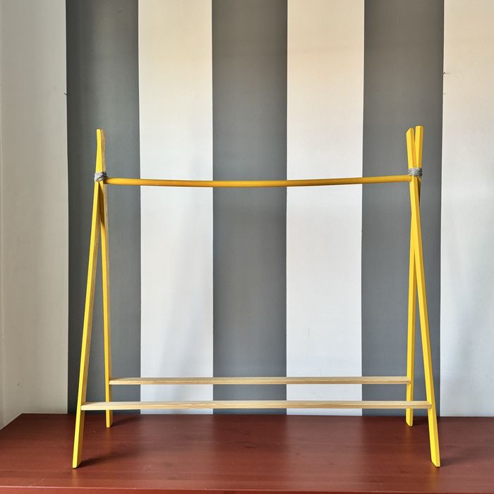 Wieszak ubrania wolnostojący domek skandynawski dzieci