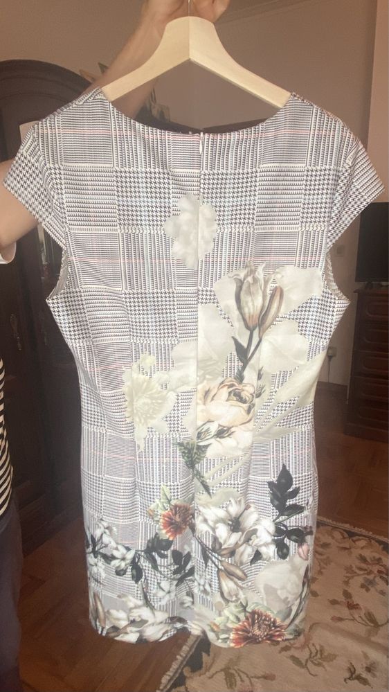 Vestido simples de primavera