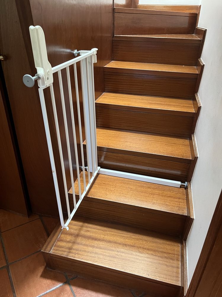 Porta / vedação de segurança infantil para escadas e portas