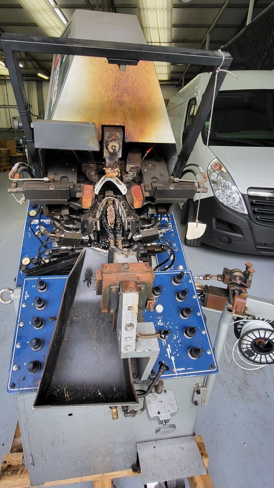 Maquina montar bicos Cerim K78