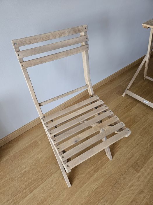Vendo mesa e cadeiras