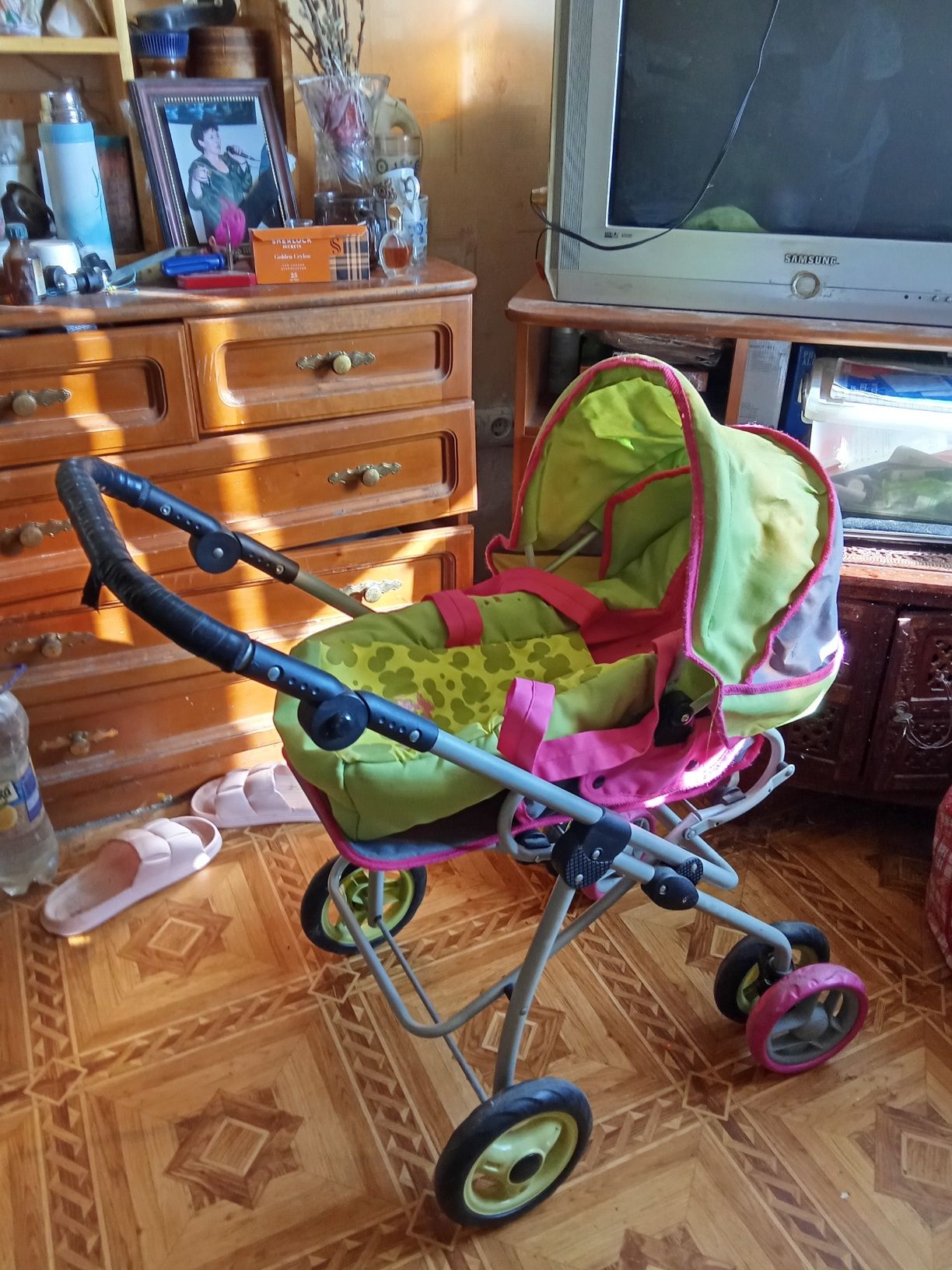 Продам детскую игровую коляску