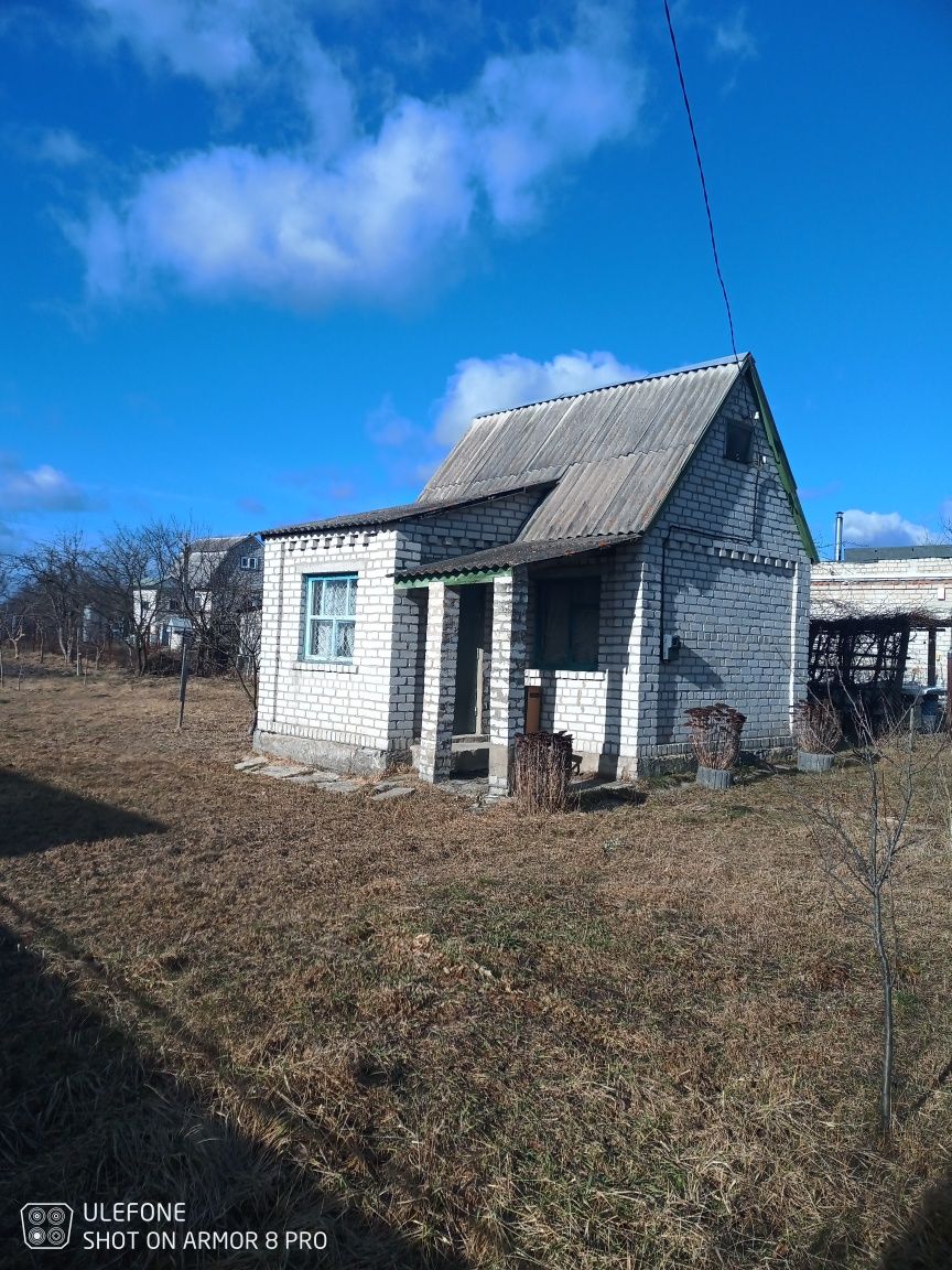 Продам дачу  в передмісті.