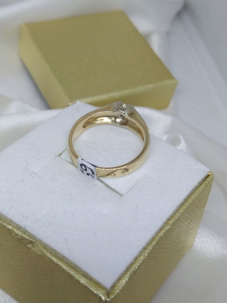 Złoty pierścionek z brylantem, złoto 585, R12