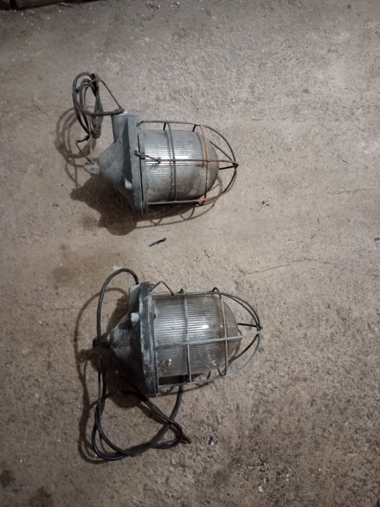 Lampa loft z czasów PRL.
