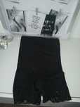 Czarne majtki modelujace wyszczuplajace push up Bellati S