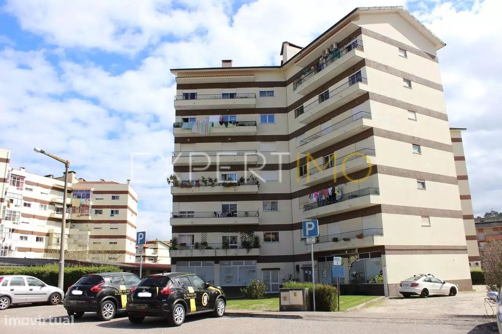 Clínica Médica com 3 gabinetes renovada à venda na Apolónia...