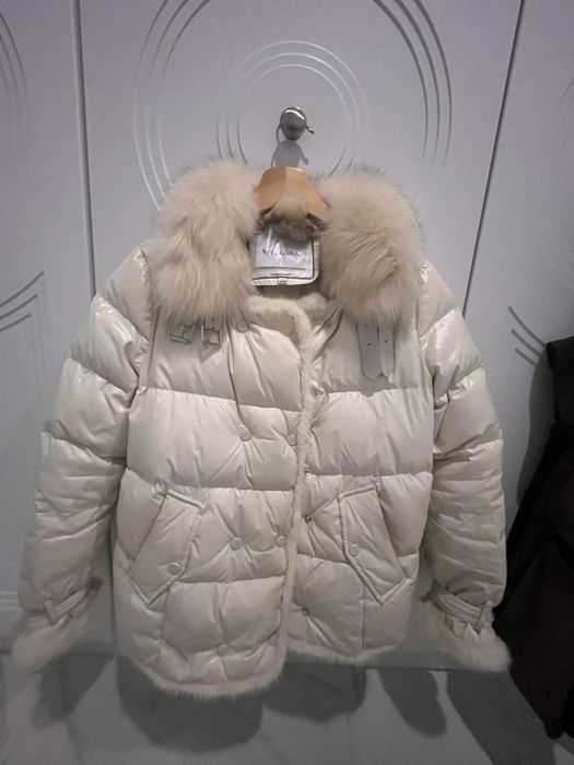 Натуральні жіночі зимові куртки