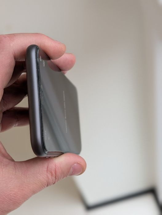 iPhone 11     128gb гарний стан