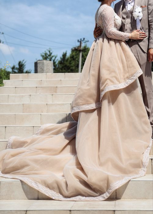 Сукня зі знімним шлейфом