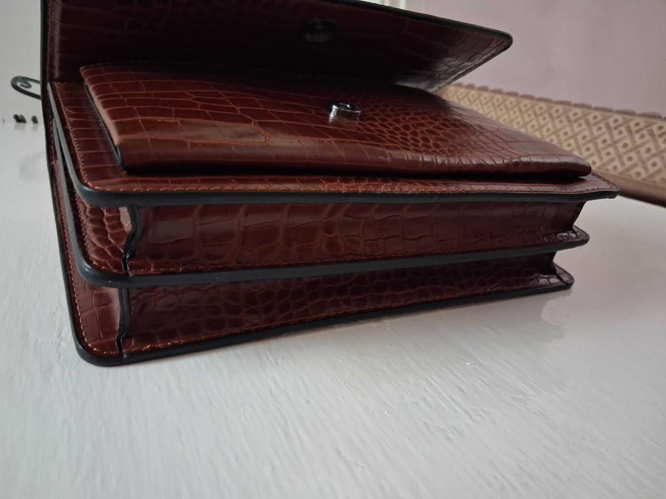 Yves Saint Laurent сумка не шкіра під крокодила коричнева