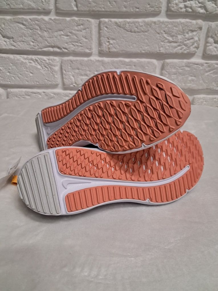 Підліткові кросівки літні Nike DOWNSHIFTER р 36,5