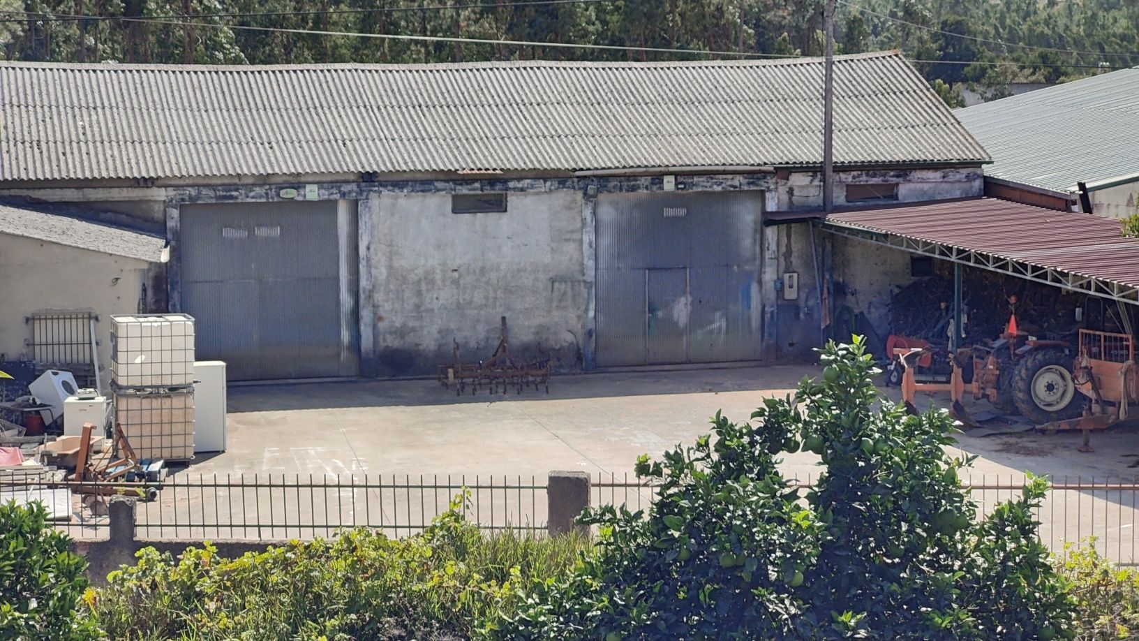 Aluga-se armazém