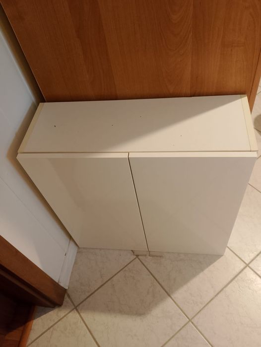 Biała szafka łazienkowa