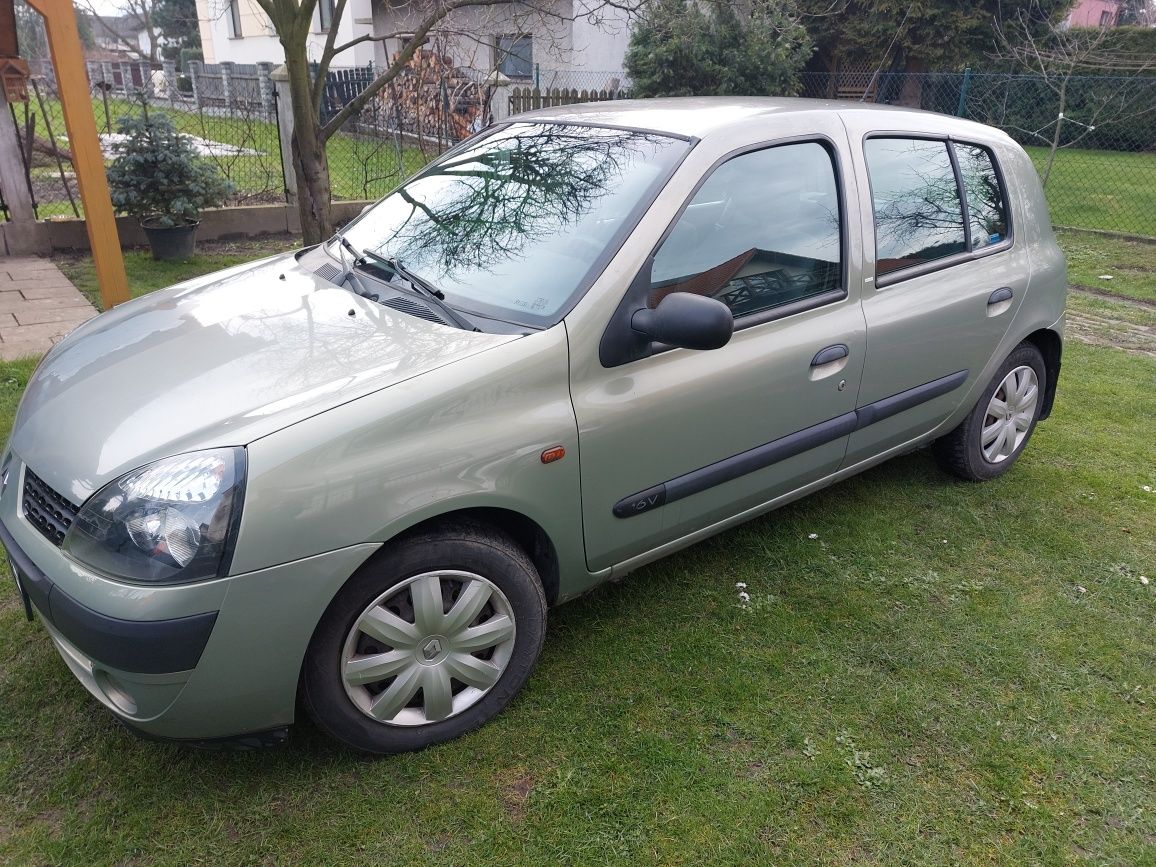 Renault Clio II opłacone do X/24.