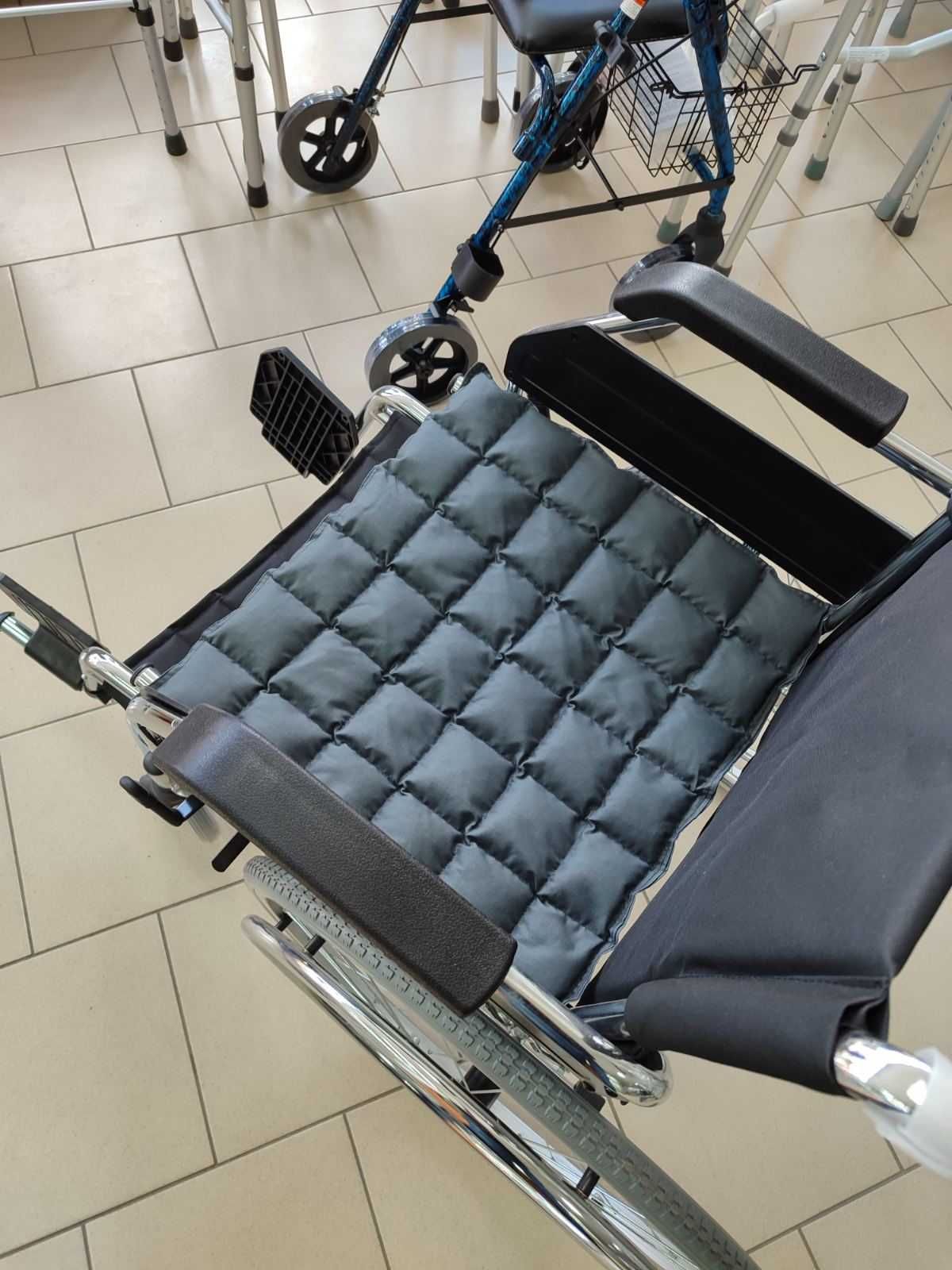 Подушка для инвалидной коляски. Био. Стирается с наполнителем. 45x45см
