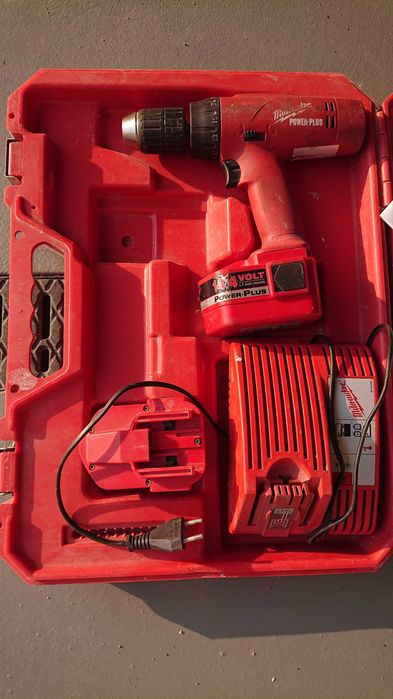 wiertarka wkrętarka Milwaukee + ładowarka + skrzynka