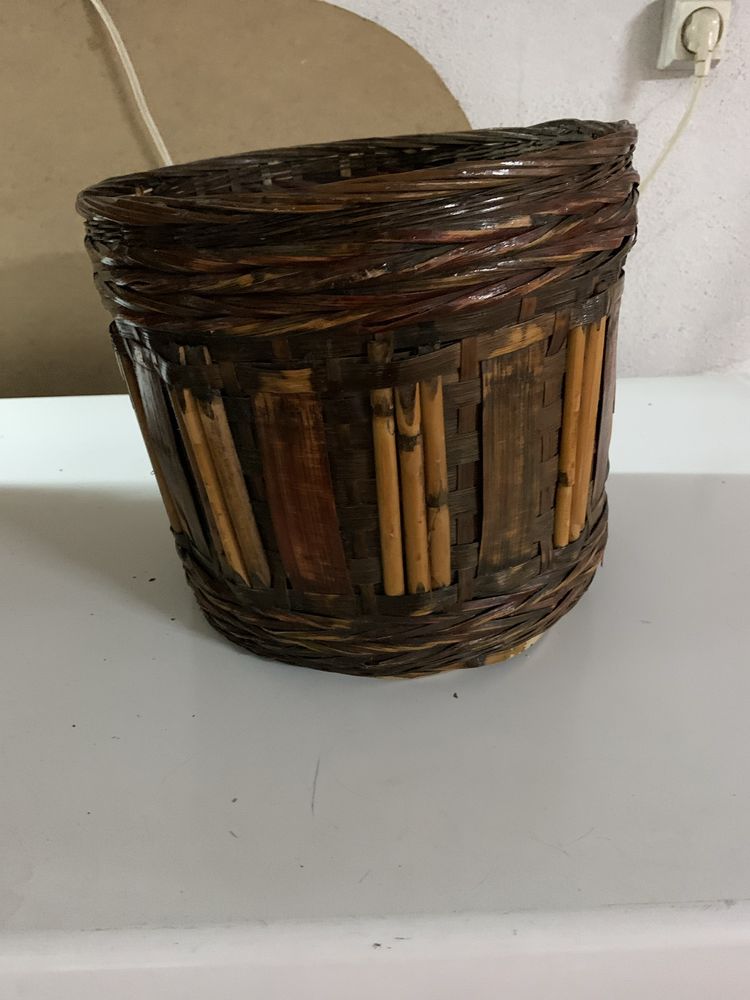 Cestos cachepou como novos na compra de mais que um desconto no segund