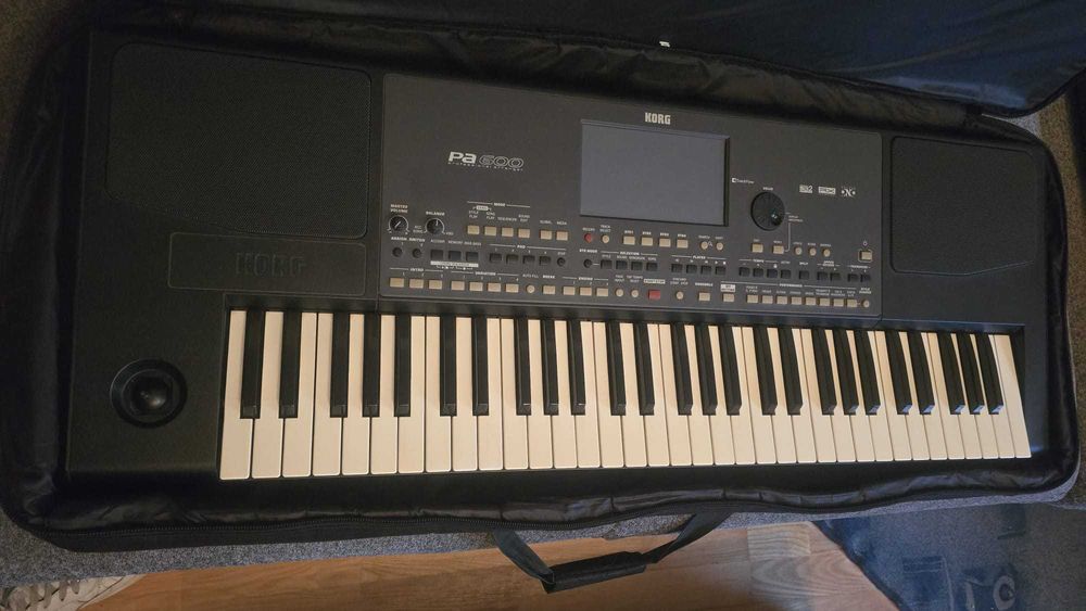 Korg Pa600 – Stan bardzo dobry, używany tylko w domu + pokrowiec KORG