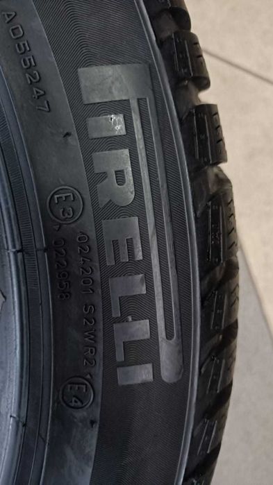 2x 235/45R18 PIRELLI Sottozero 3 bieżnik 6,61 mm zima 2022