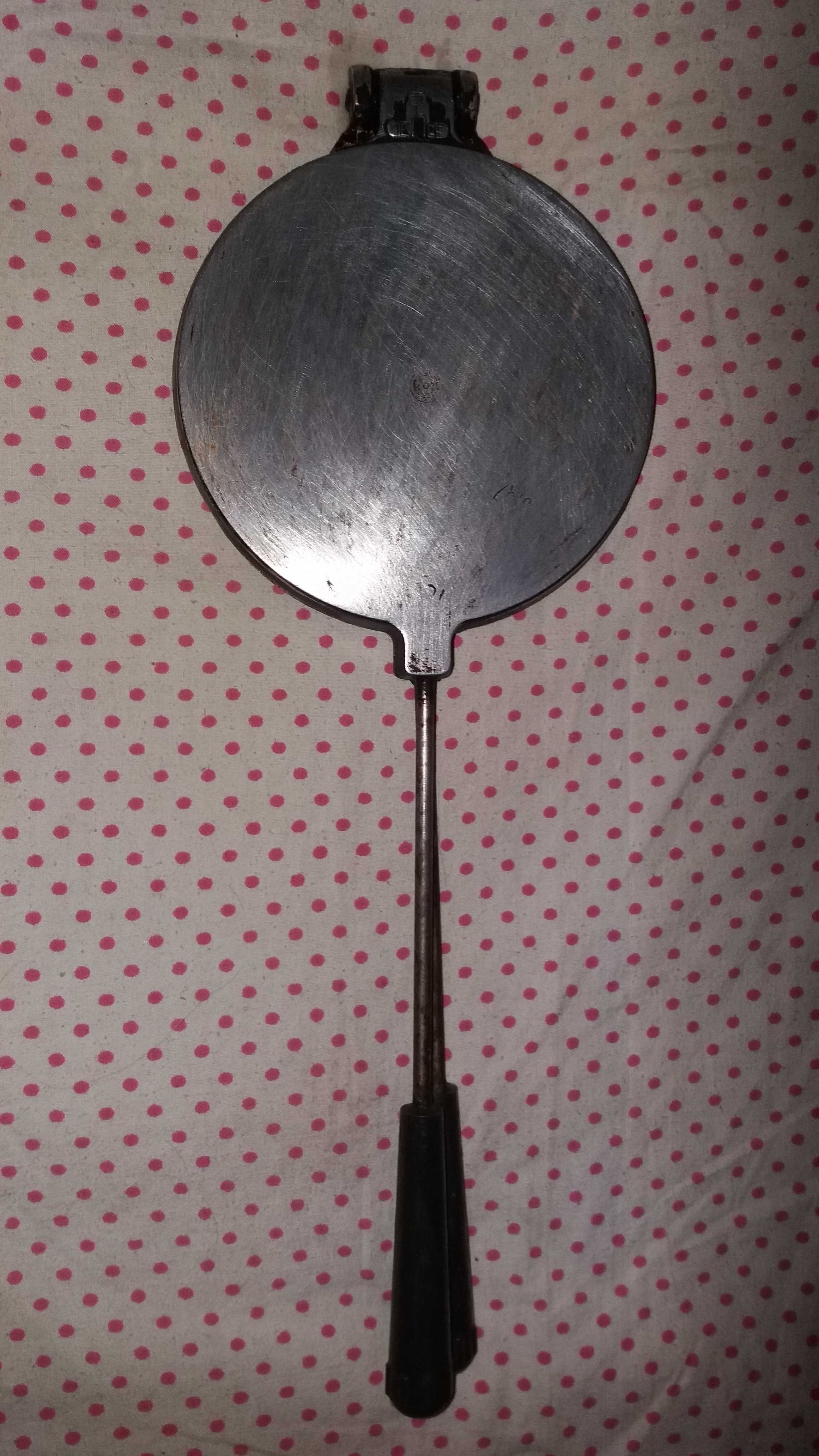Продам алюминиевый тазик (миску), формы для кексов и печения.