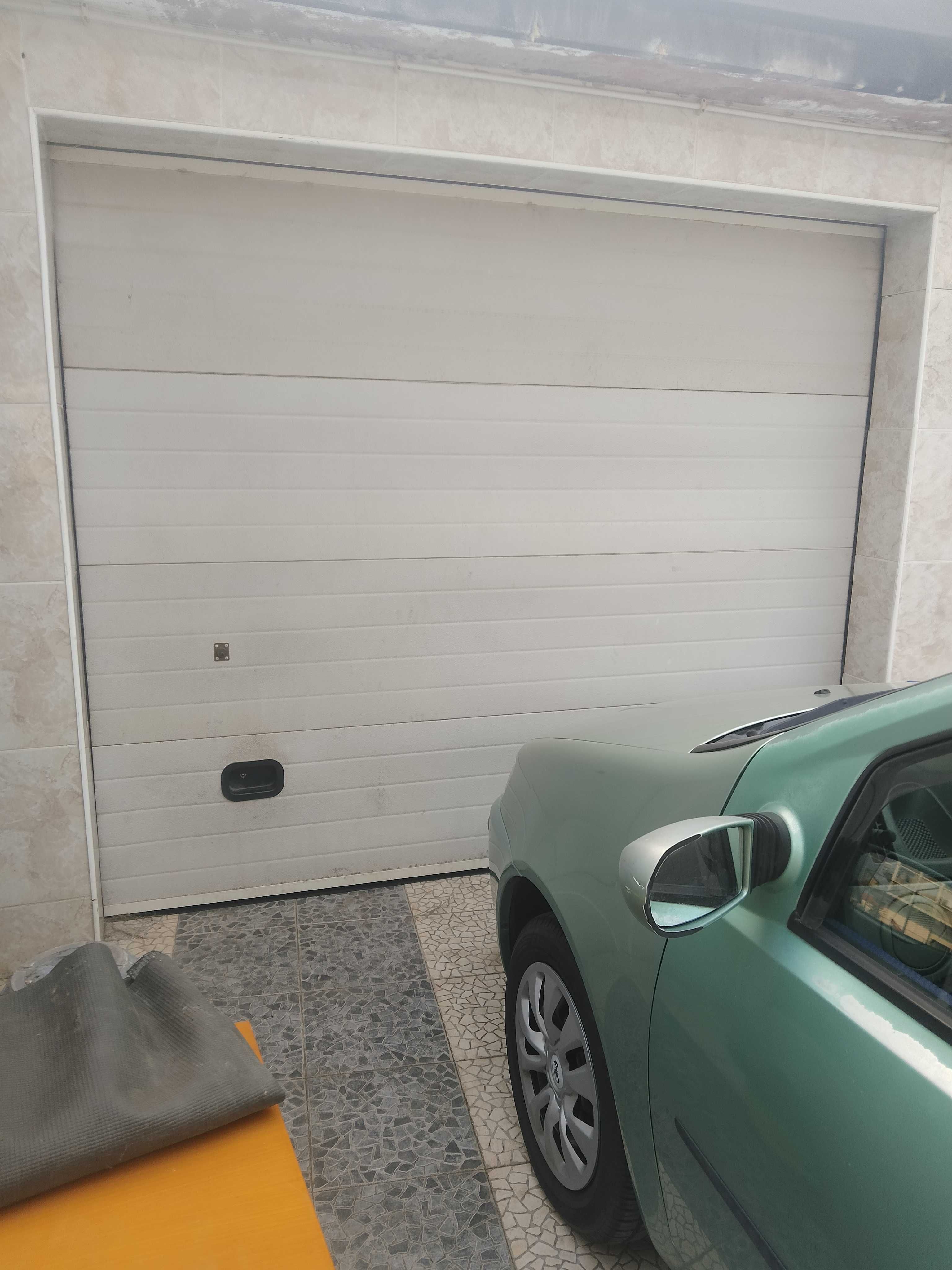 Alugo garagem box