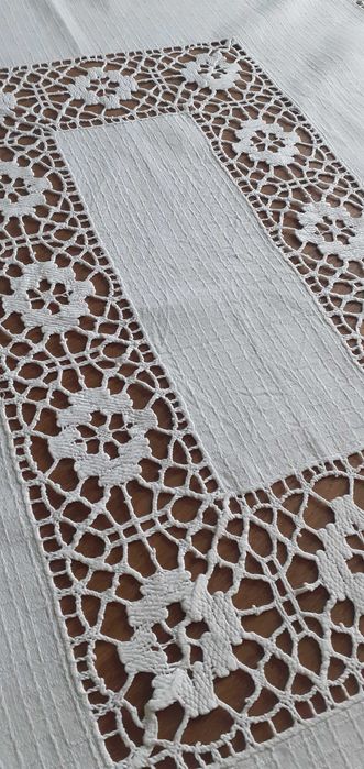 Obrus bawełniany z  koronką